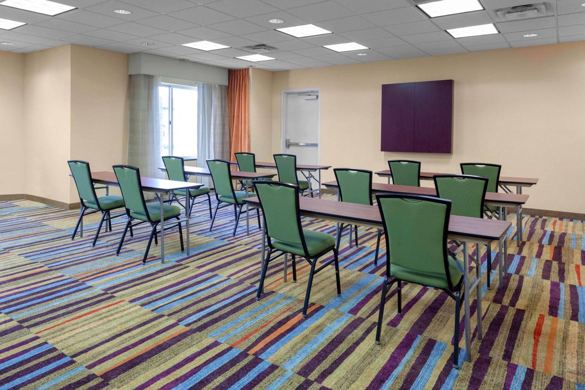 Fairfield Inn And Suites By Marriott Seymour Bagian luar foto