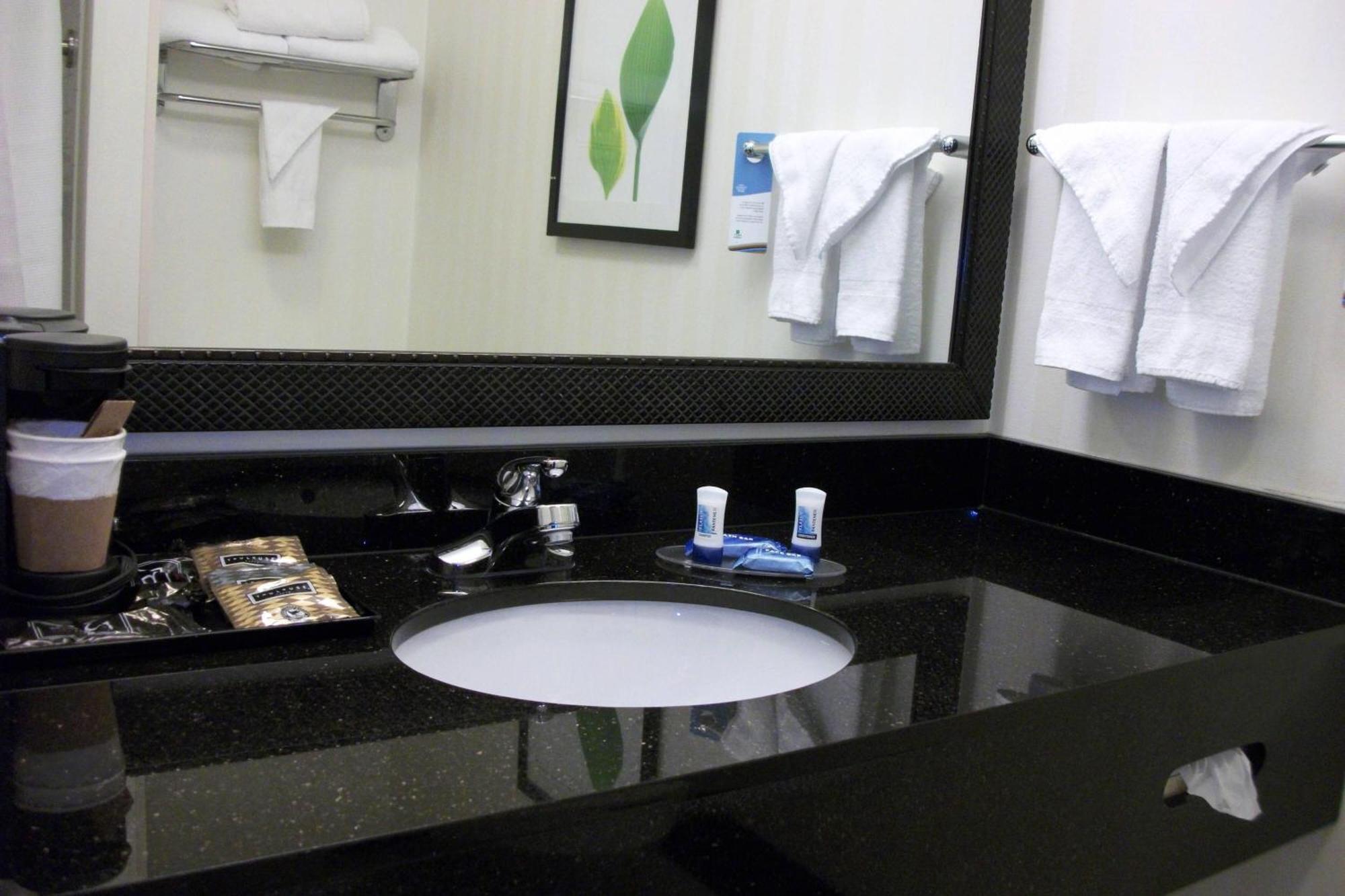 Fairfield Inn And Suites By Marriott Seymour Bagian luar foto