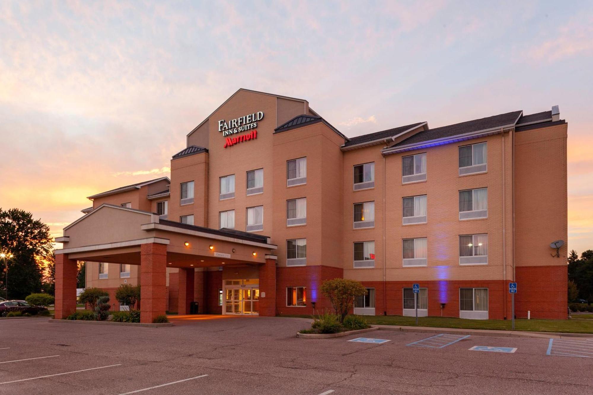 Fairfield Inn And Suites By Marriott Seymour Bagian luar foto