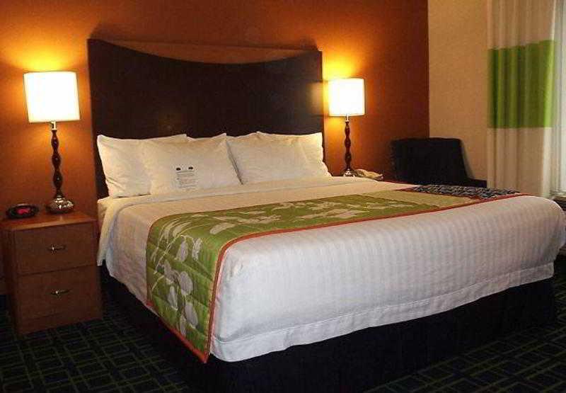 Fairfield Inn And Suites By Marriott Seymour Bagian luar foto