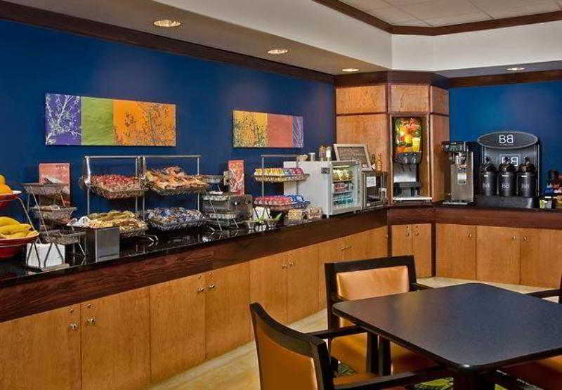 Fairfield Inn And Suites By Marriott Seymour Bagian luar foto