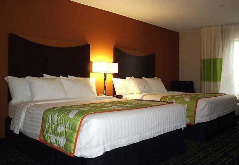 Fairfield Inn And Suites By Marriott Seymour Bagian luar foto